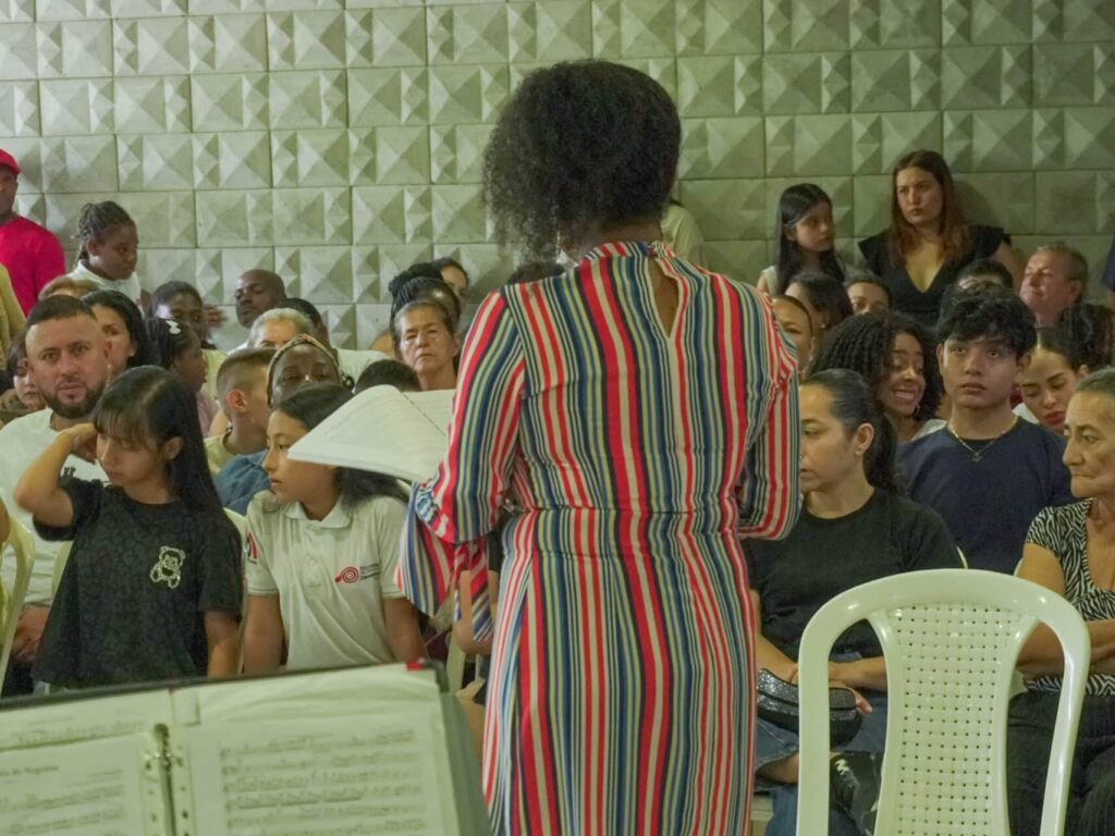 Maestra yahaira en “Sanando y Reconstruyendo”: Un encuentro de música, memoria y esperanza en la Escuela de Música Desepaz